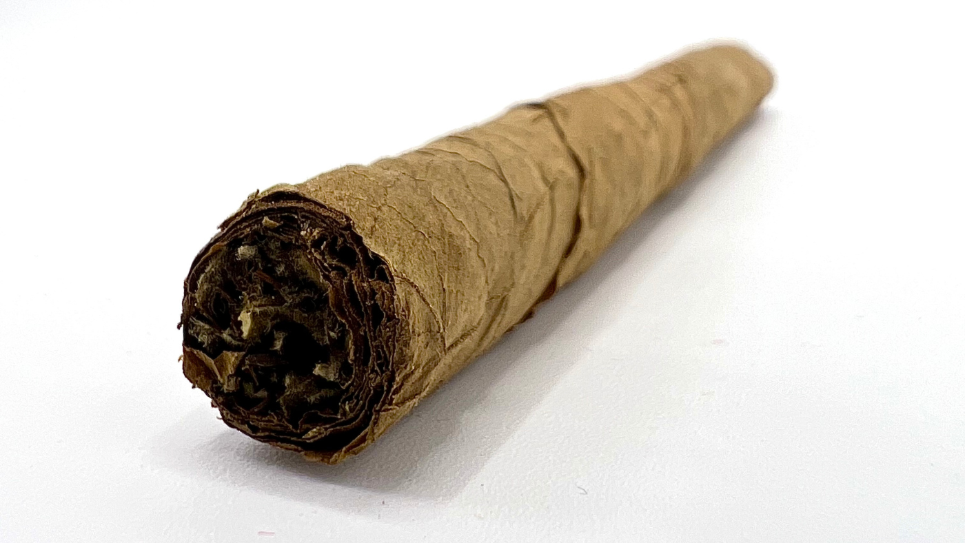 5POINTS-CHEROOTS-Hand-Rolled-Herbal-Cigar--close-up-shot-honey-rose-usa